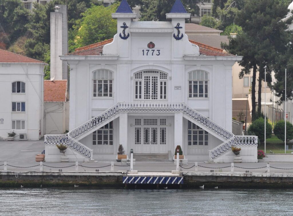 10 Ekim Cumartesi Proti’den Antigoni’ye: Aleksandır Masev ile Adaların Hafızasında Bir Yürüyüş, Burgazada ve Kınalıada Turu