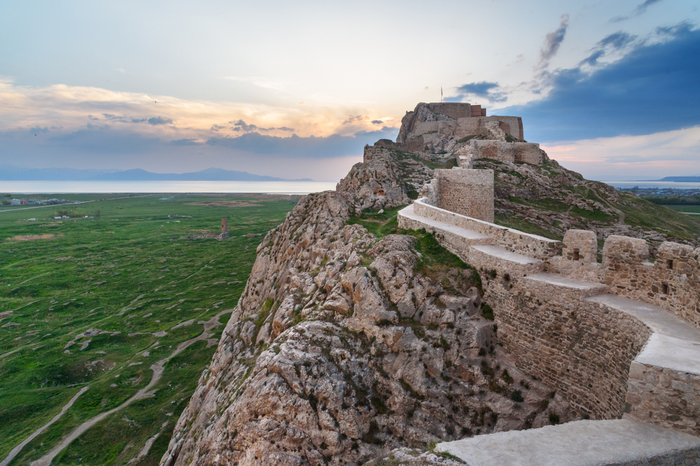 3.Gün : Tuşpa Kaleleri-Van Müzesi- Yedi Kiliseler dönüş 