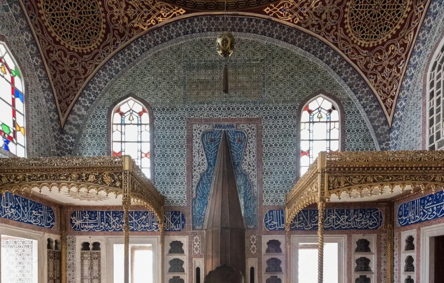 12 Eylül Cumartesi Aleksandır Masev eşliğinde Gece Gece Topkapı Sarayı ve Harem turu (Seminer eşliğinde)