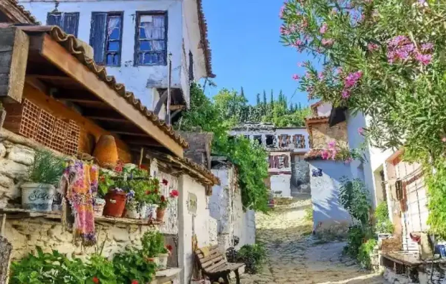 29-31 Ekim 2026 Perşembe – Cumartesi Ege Köylerine Yolculuk  Efes – Şirince – Ödemiş – Tire – Birgi – Sardes